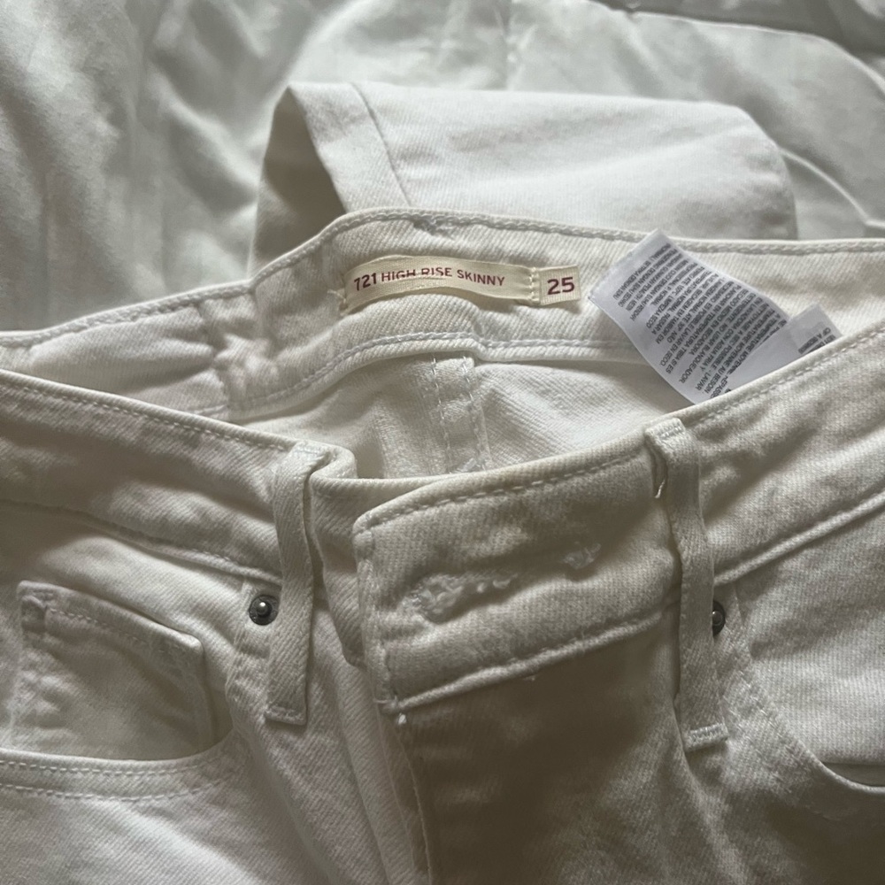 Levi’s Women's White Jeans - Picture 3 of 3
